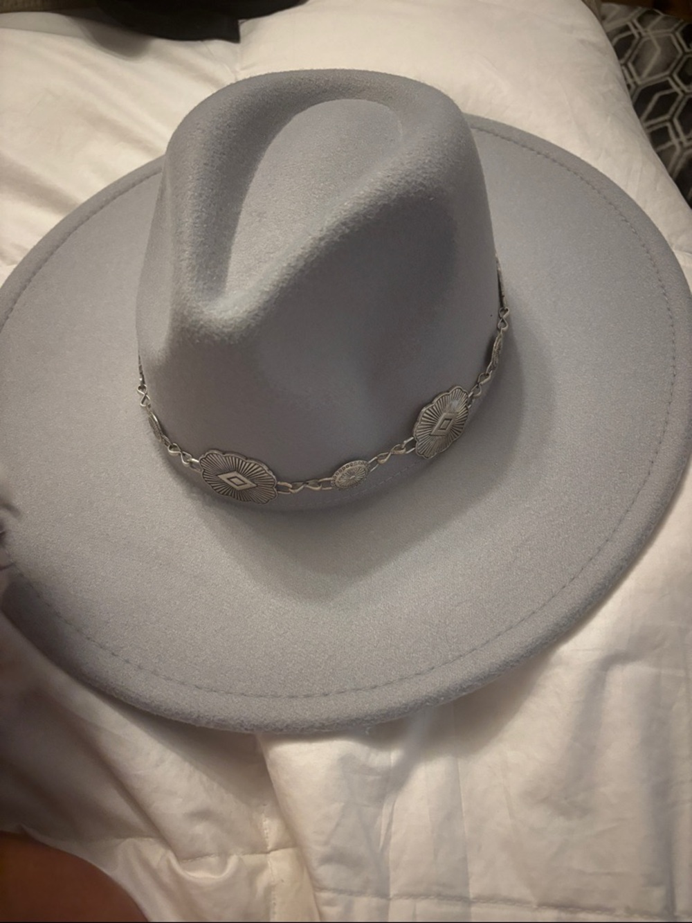 Wide Brim Felt Fedora Hat in Light Gray with Decorative Silver Chain